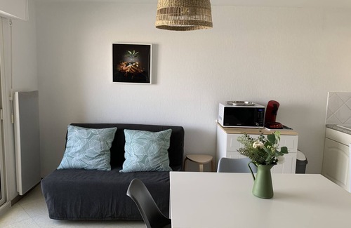 Fort-Mahon-Plage Apartment | Charming F2 Apt Near Beach, Shops, Balcony, Pet-Friendly