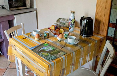 Saint-Julien-la-Vetre Cottage | Charming farm cottage with pets allowed and wifi in Vêtre-sur-Anzon