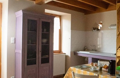 Saint-Julien-la-Vetre Cottage | Charming farm cottage with pets allowed and wifi in Vêtre-sur-Anzon