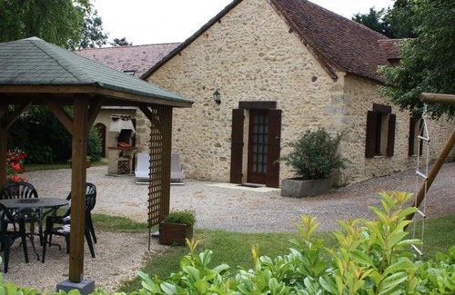 Fleurac Cottage | Charming Farmhouse Getaway with Panoramic Views in Périgord Noir, Near Lascaux and Dordogne