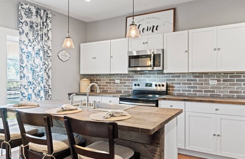 Bumpass Other | Charming Farmhouse in Mineral, conveniently located near Short Pump & Lake Anna