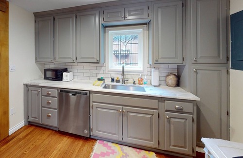 South Colby House | Charming forest cottage with gorgeous garden, fireplace & prime location