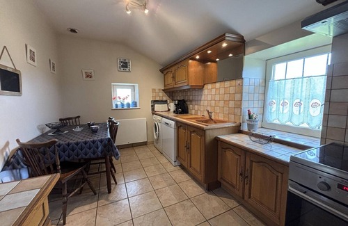 Bourbon-l'Archambault Cottage | Charming independent farmhouse, pets allowed, terrace and garden