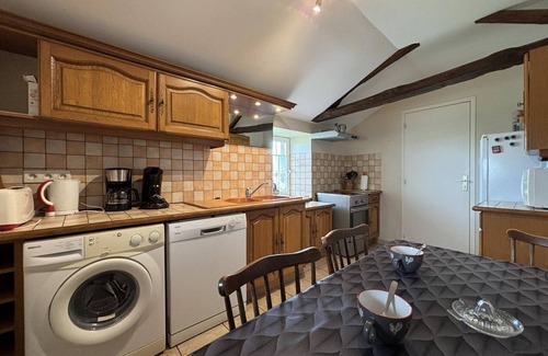 Bourbon-l'Archambault Cottage | Charming independent farmhouse, pets allowed, terrace and garden