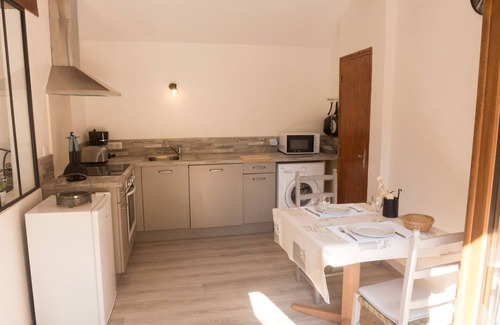 Montbrun-des-Corbieres Cottage | Charming cottage for 2 people with private terrace and swimming pool