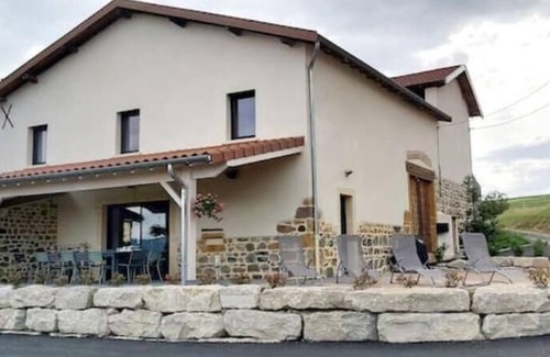 Bully House | Charming gîte15 pers vignes Beaujolais pierres dorées Lyon