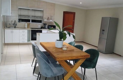 Greater Johannesburg Metropolitan Area Cottage | Charming Garden Cottage