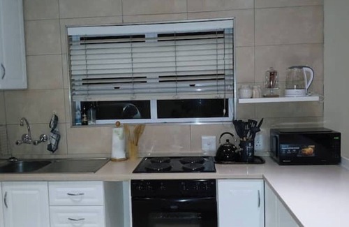 Greater Johannesburg Metropolitan Area Cottage | Charming Garden Cottage