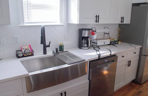 Mosby House | Charming Getaway in the Heart of RVA-No Cleaning Fee