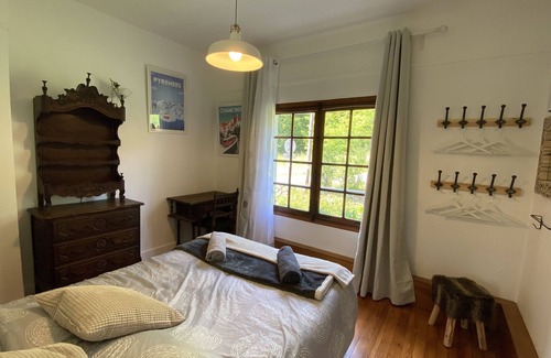 Guerard House | Charming Gîte/Guinguette, by the River