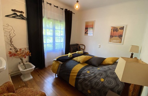 Guerard House | Charming Gîte/Guinguette, by the River