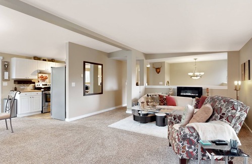 Union House | Charming golf-side stay with firepit, hot tub, grill, & pool table - W/D & AC