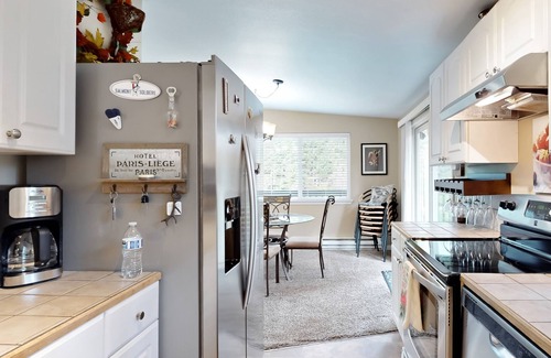 Union House | Charming golf-side stay with firepit, hot tub, grill, & pool table - W/D & AC