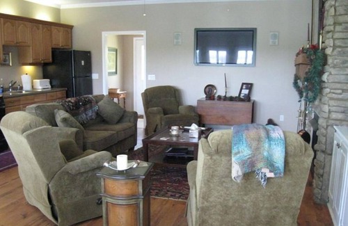 Calhoun County Cottage | Charming Guest House-Very Private-25 Minutes from Oxford
