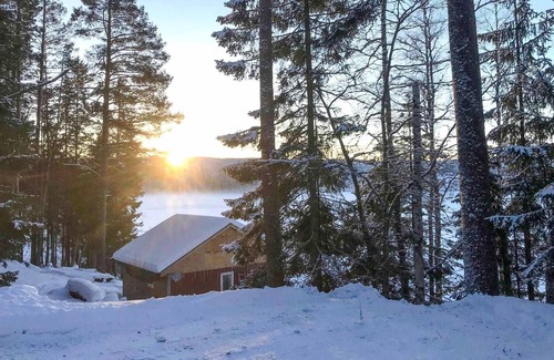 Ramvik House | Charming guesthouse with lake view on the Swedish high coast.