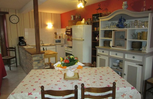 Tourville-sur-Sienne Cottage | Charming House by the Pond with Terrace