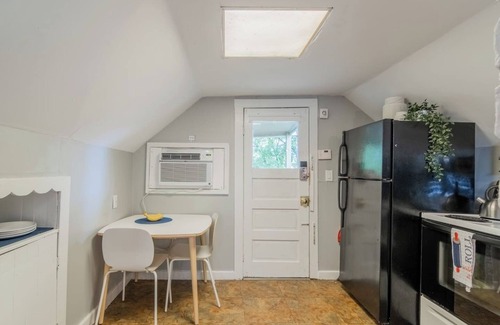 West Plaza House | Charming Hideaway Near Food and Fun | 16