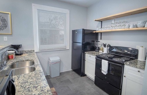 Tobin Hill Apartment | Charming Historic 3BR/2BA Located Near Downtown