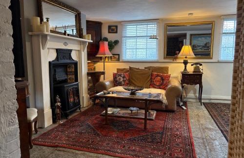 Taunton Apartment | Charming Historic Apartment Adjoining Beautiful Central Taunton Park