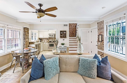 Historic Downtown Savannah House | Charming Historic Cottage One Block to Forsyth by Lucky Savannah