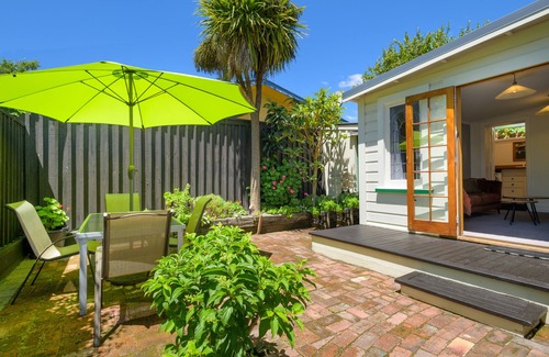 Nelson Cottage | Charming Historic Cottage 3 minutes to city centre