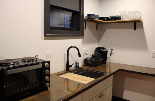 Downtown Apartment | Charming historical loft in Downtown Lansing with Capitol views & cozy vibes !