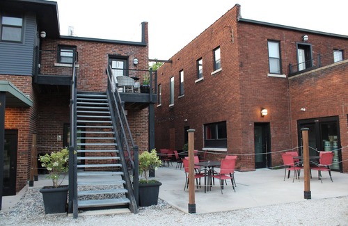 Downtown Apartment | Charming historical loft in Downtown Lansing with Capitol views & cozy vibes !