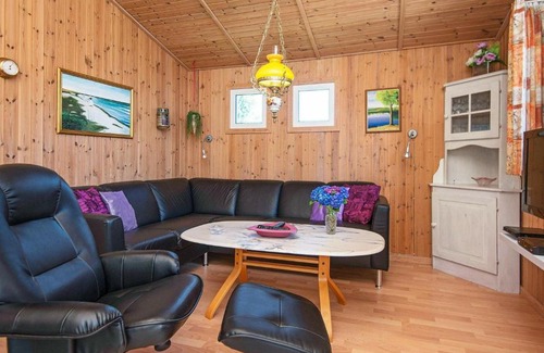 Grønninghoved Strand House | Charming Holiday Home in Jutland with Private Whirlpool