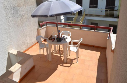 San Foca Apartment | Charming Holiday Home Near The Beach With A Terrace Parking Available, Pets