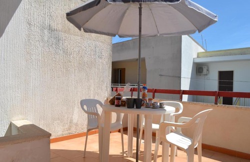 San Foca Apartment | Charming Holiday Home Near The Beach With A Terrace Parking Available, Pets