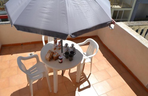 San Foca Apartment | Charming Holiday Home Near The Beach With A Terrace Parking Available, Pets