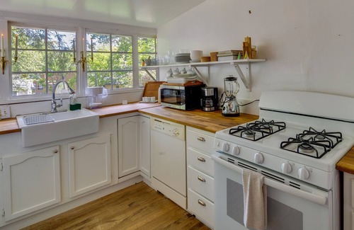 West Side Historic District Cottage | Charming Home < 2 Mi to Downtown Hendersonville!