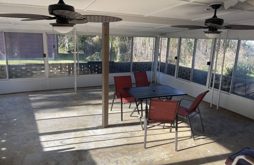 Piney Green House | Charming home 5 minutes to Camp Lejeune and Beaches