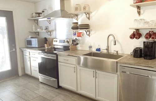 Topeka House | Charming Home ~ Expo-Centre ~ Near City Center ~ Fenced Yard