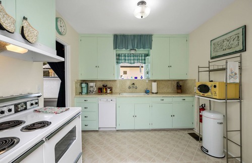 Prescott House | Charming Home in Prescotts Historic District. Less than a mile from Whiskey Row.