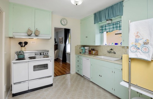 Prescott House | Charming Home in Prescotts Historic District. Less than a mile from Whiskey Row.