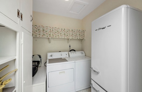 Prescott House | Charming Home in Prescotts Historic District. Less than a mile from Whiskey Row.