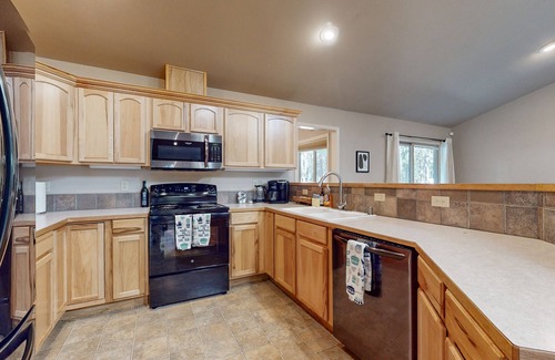 Three Rivers House | Charming home in wooded setting with deck, BBQ grill, WiFi, and fireplace