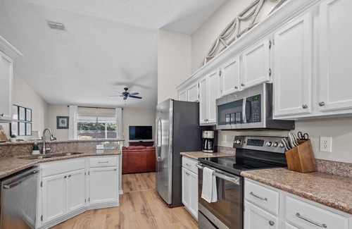 Doctors Inlet House | Charming Home/Quiet Neighborhood/Large Private Fenced Yard/Wifi