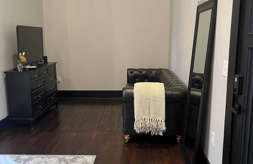 Marshall Apartment | Charming hotel suite in delightful downtown Marshall, TX with AC, WiFi.