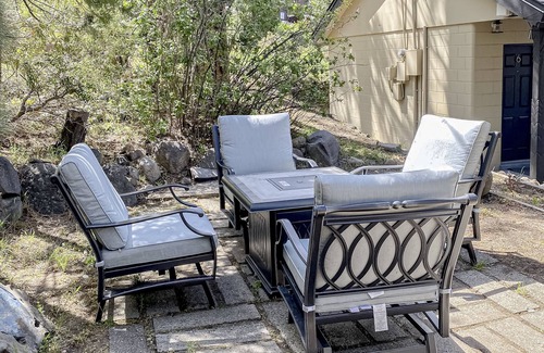 Kings Beach Ski Chalet | Charming hotel with lakeview, golf, skiing, WiFi, & Netflix