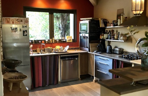 Sud House | Charming house in Aix en Provence. 4 large bedrooms and bathroom. Swimming pool