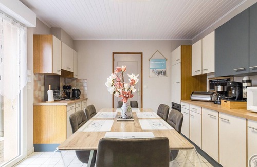 La Haye-du-Puits Cottage | Charming house with WiFi, terrace, pets allowed