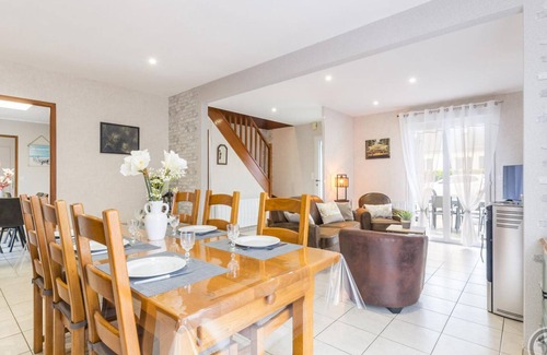 La Haye-du-Puits Cottage | Charming house with WiFi, terrace, pets allowed