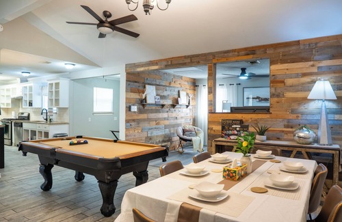 Euless House | Charming house in brilliant Euless with pool table close to DFW/AT&T stadium