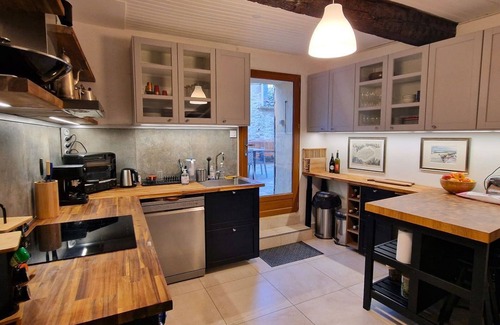 Bouzigues House | Charming House in Heart of Bouzigues with Courtyard, 4 Bedrooms, and Modern Amenities