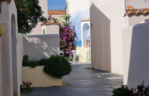 French Atlantic Coast House | Charming house "Les Flots en Ré" 100 m from the ocean and 300 m from the market.