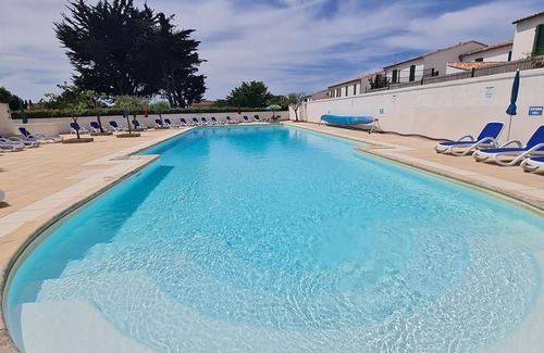 French Atlantic Coast House | Charming house "Les Flots en Ré" 100 m from the ocean and 300 m from the market.