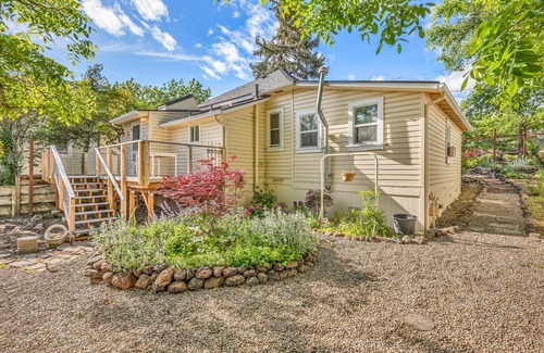 Historic Railroad District House | Charming house two blocks from downtown Ashland