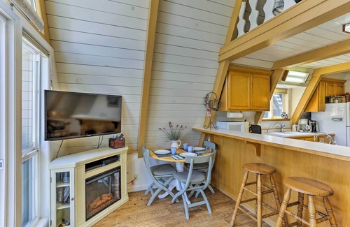 Peninsula Village House | Charming House w/Deck - Steps to Lake Almanor!